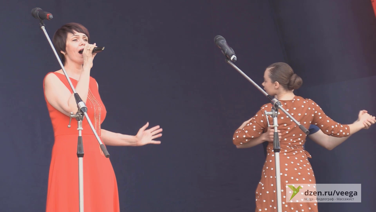 "Майский вальс" в исполнении артистки театра эстрады Ирины Комаровой.