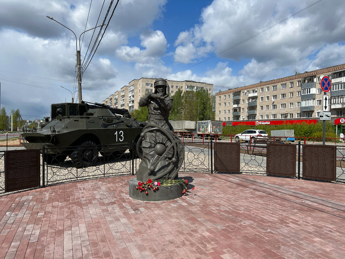 Мемориал «Опалённые чёрной звездой», посвящённый героям-ликвидаторам катастрофы на Чернобыльской АЭС. Фото автора. Листайте галерею, чтобы увидеть больше