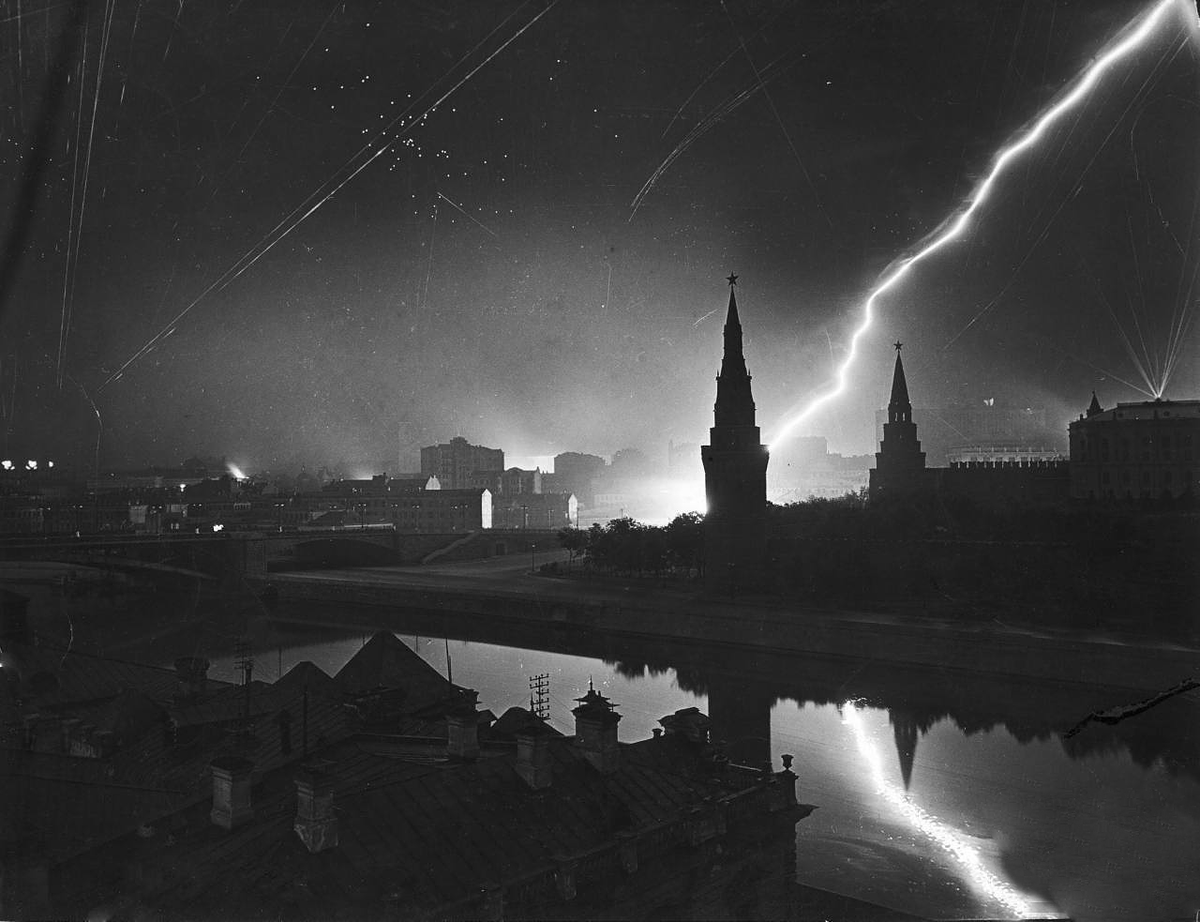Налёт на Москву 26 июля 1941 года. Фотография в свободном доступе.