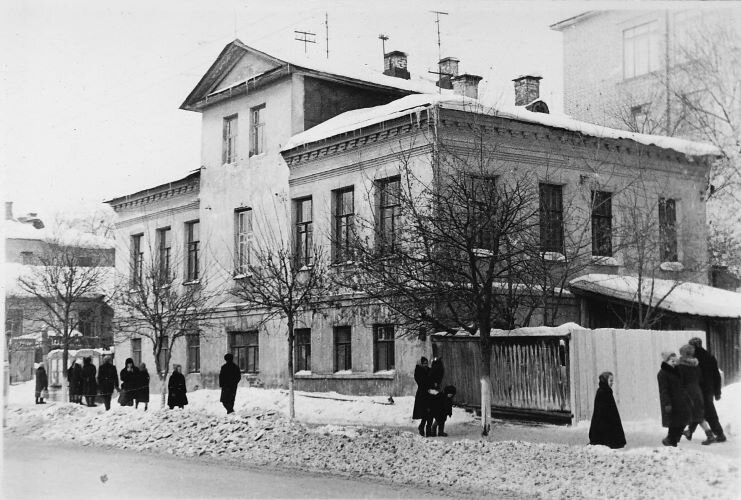 Дом Трушкова (ул. Спасская, 45). Здесь родился и рос Петр Людовикович Драверт. В этом здании семья Дравертов жила в 1871-м, 1873 – 1877 гг. Фото 1967 г. Из свободного доступа
