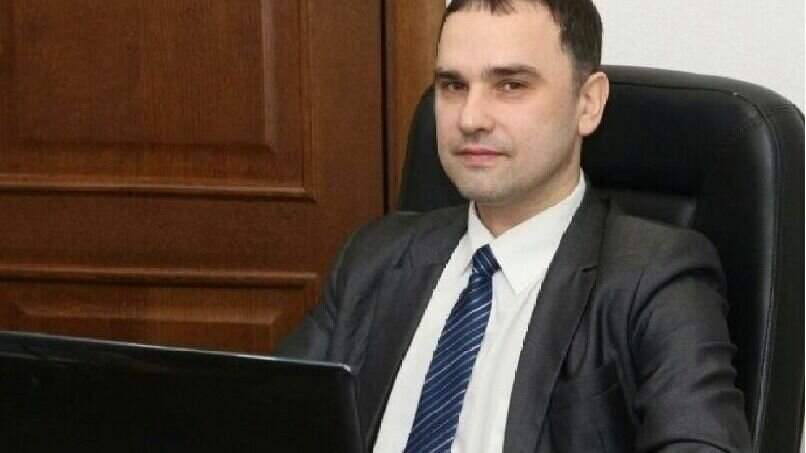     Официальных документов об увольнении пока что нет.