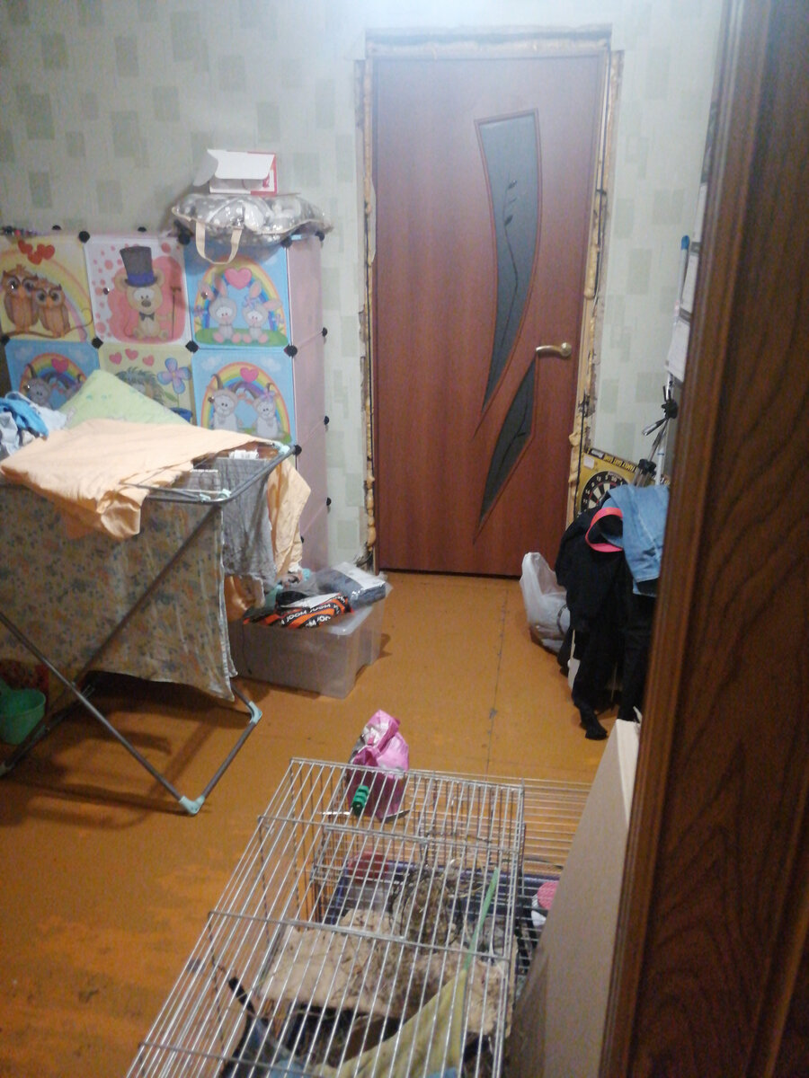 Мой детский шкаф для игрушек, в котором есть все, кроме игрушек ребенка.