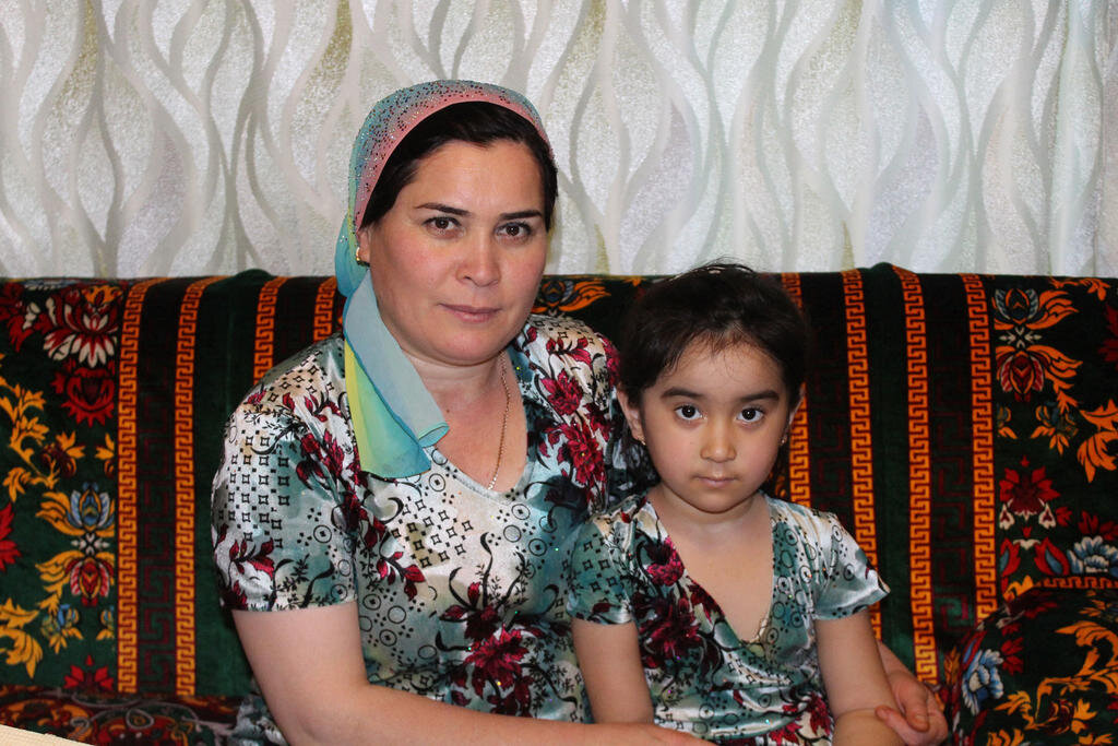 Большой по узбекски. Семья Узбекистан. Узбеки семья. Таджикская семья. Современная таджикская семья.