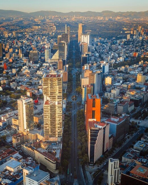  Мехико – территория контрастов, где миролюбиво соседствуют исторические здания и небоскрёбы из металла и стекла, скромные «забегаловки» и рестораны с изысканной кухней, заброшенные переулки и...-2