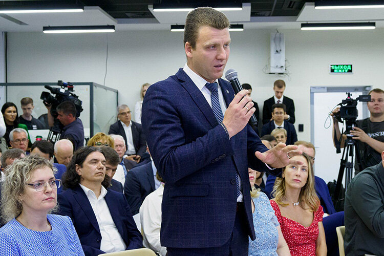   Константин Пучкин попросил создать республиканскую программу по выделению средств на инфраструктуру Фото: Андрей Титов