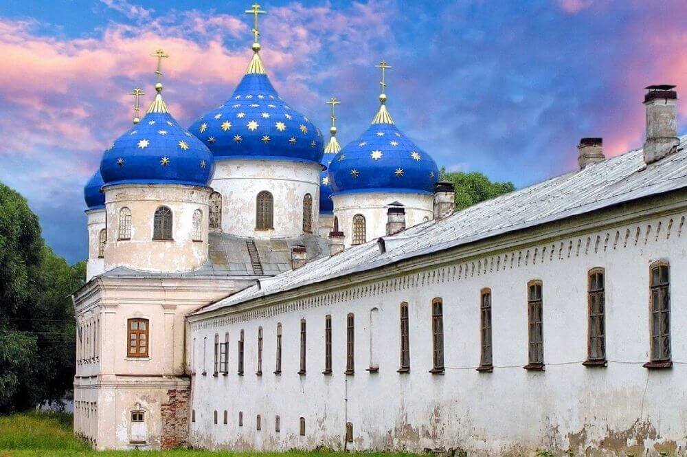 Юрьевский монастырь в великом новгороде фото