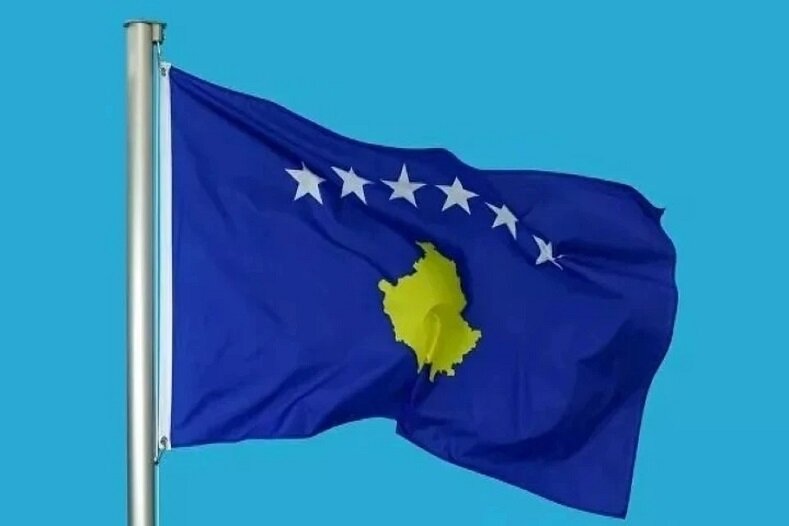 Государственный флаг Косово. Фото из открытых источников сети Интернета.