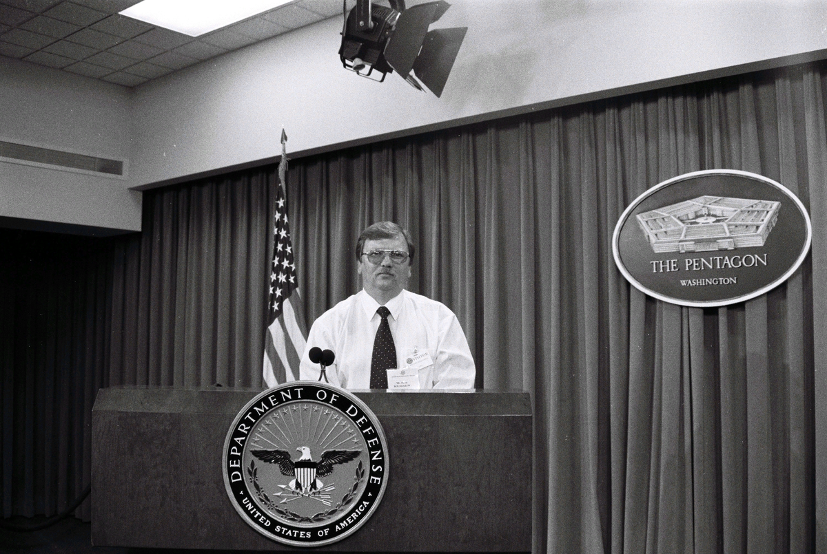 Фотография со страницы Павла Большакова, на которой шефом Пентагона на секунду стал сам Павел Васильевич