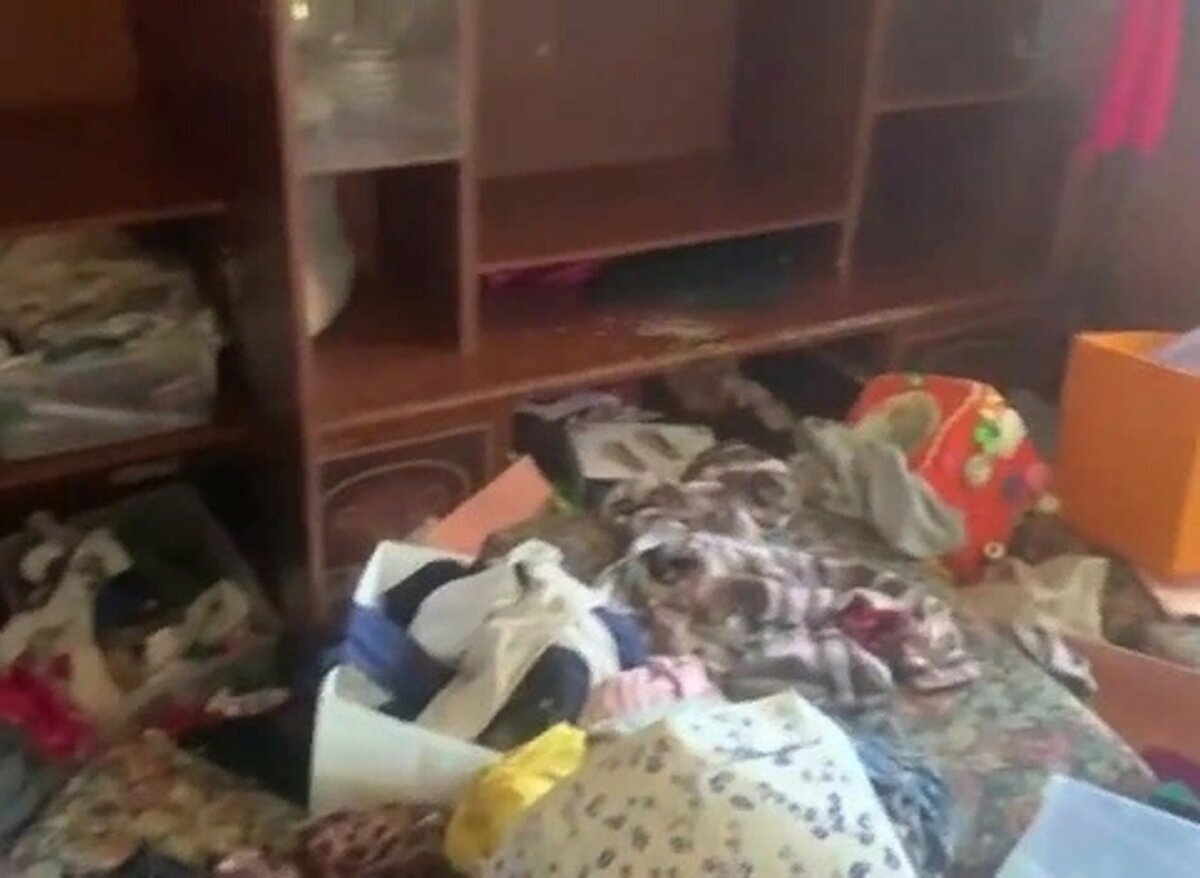 Девочка выбросила собаку с 20 этажа. Выкинули девочку в екатеринбурге. Ребенок девочка. Трагедия в екатеринбурге вчера. В балашихе выпал из окна ребенок.