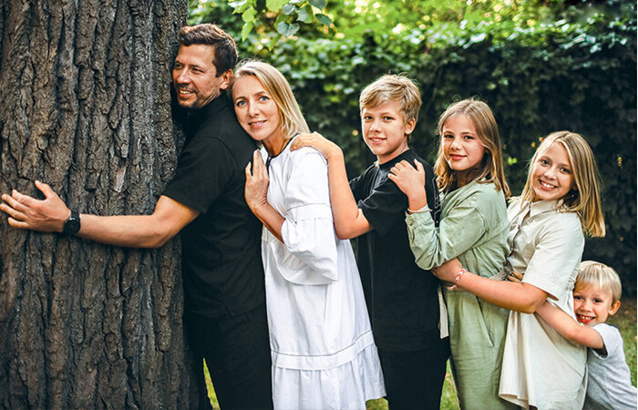 Андрею Мерзликину – 50 : Как звезда фильма «Бумер» нашел в одном лице жену, мать 4 детей и лучшего друга?
