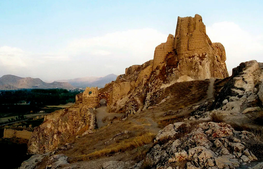 "Ванская скала", где располагалась резиденция царя Урарту Руса I.