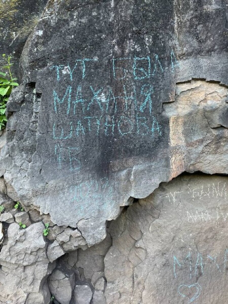    Для таких древних изображений влажная уборка может быть губительна. Фото: КГБУ «Центр ОПИК»
