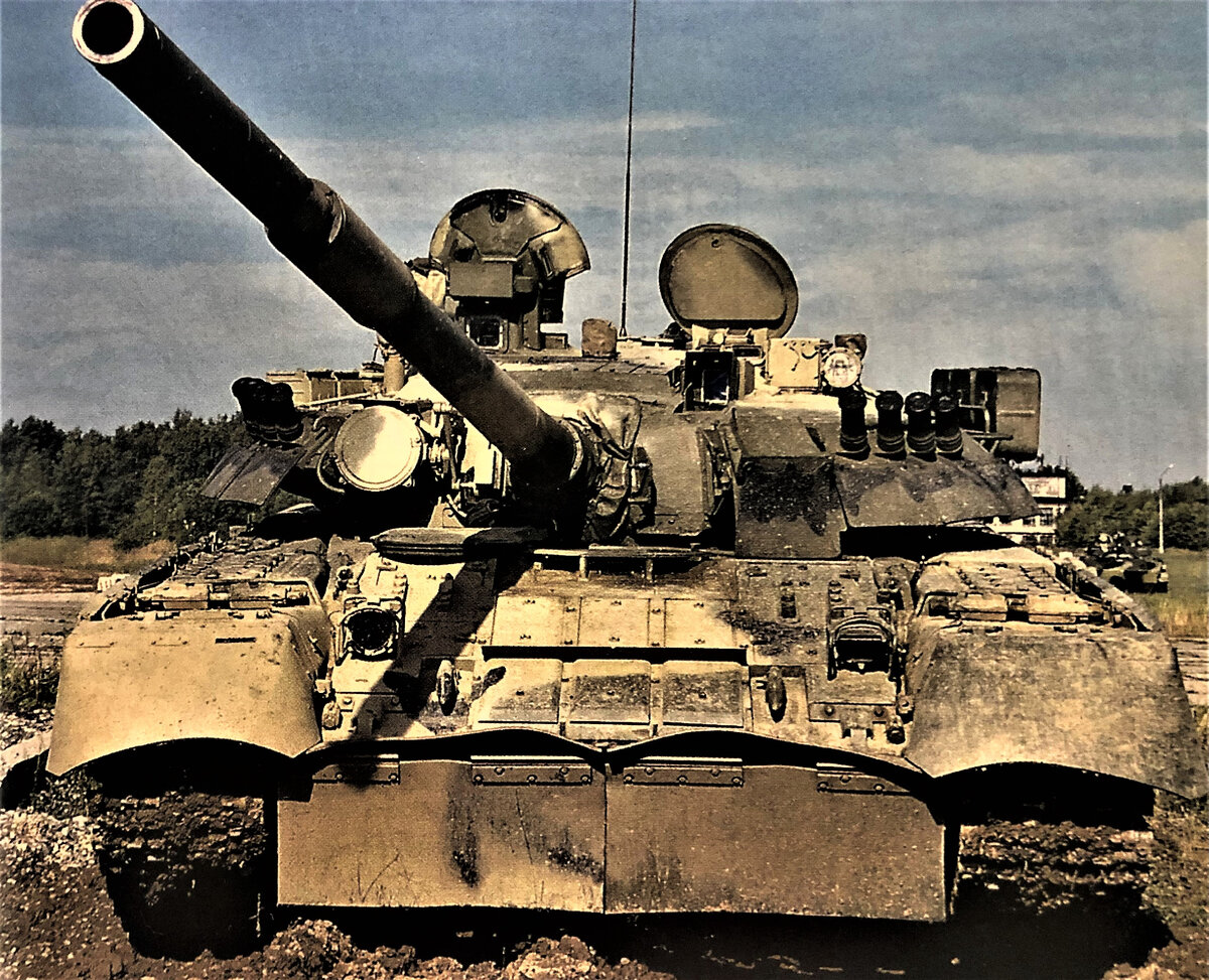 Омский Т-80У выпускался серийно с 1991 по 1996 год. Танк оснащен ГТД-1250 мощностью соответственно 1250 л.с.