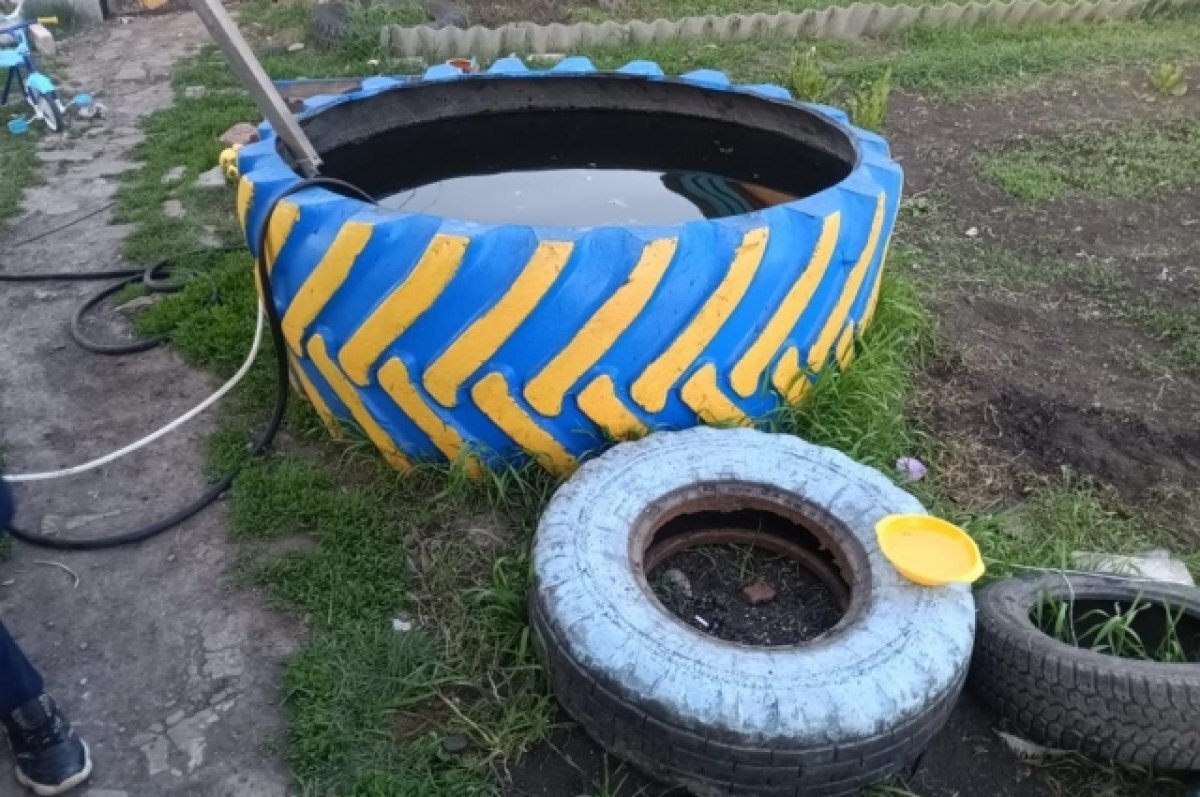    В Любинском районе Омской области в колесе с водой утонул малыш