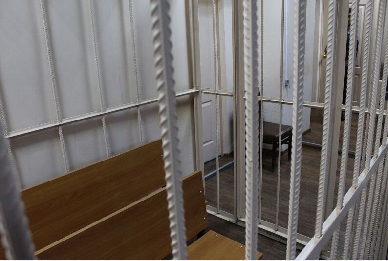 Два месяца 26-летний рабочий одного из предприятий Магнитогорска проведет в СИЗО. Против избранной меры пресечения он не возражал. Защита ходатайствовала о более мягком варианте. Например, домашнем аресте. Фото: Царьград. 