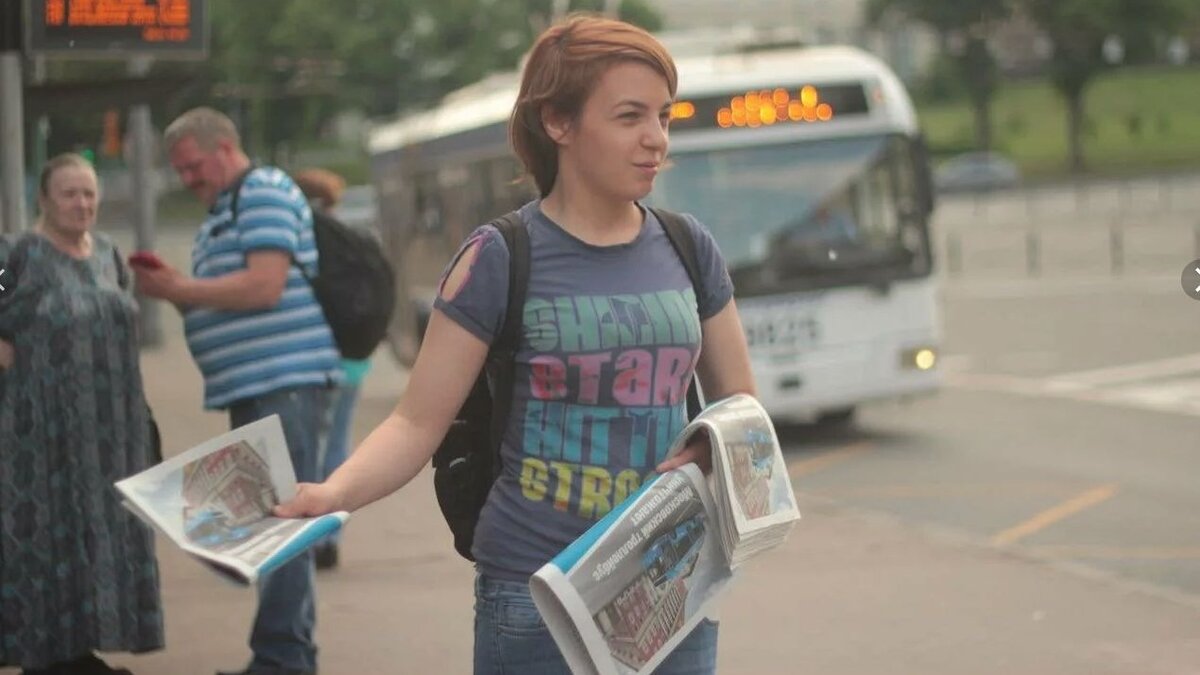     Подросткам с 14 лет в России разрешили работать законодательно. Для этого достаточно разрешения одного из родителей. В Госдуме считают, что это спасет детей «от определенных пороков». Однако, новому закону рады не все.