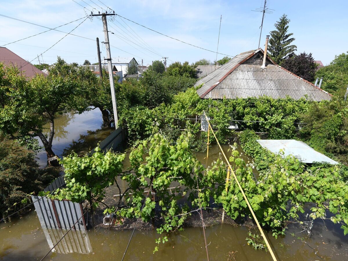    Затопленный садовый участок в Новой Каховке после разрушения Каховской ГЭС© РИА Новости / Таисия Воронцова
