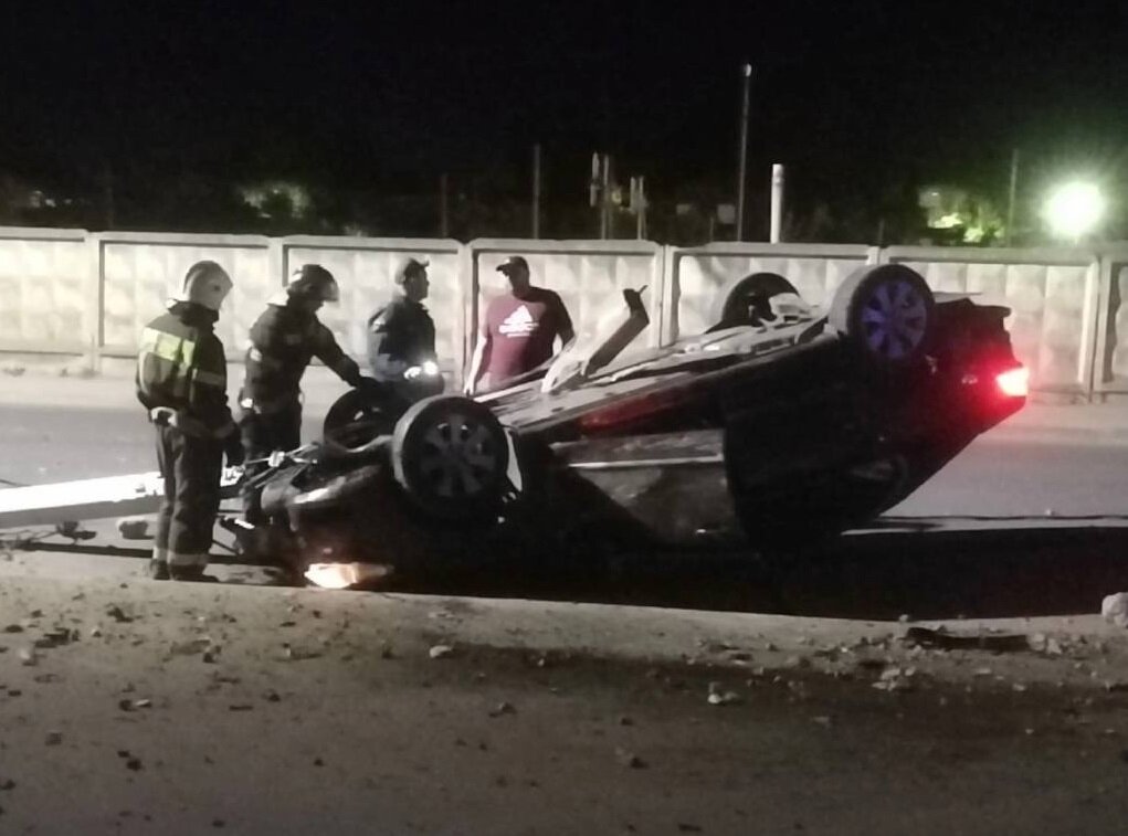    В Брянске на ж/д переезде по улице Ульянова перевернулась машина после страшного ДТП avchernov