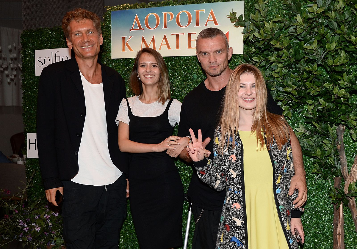 Разрушила брак подруги и вышла за мужчину, который на 16 лет старше. Актриса Анна Цуканова-Котт стала звездой уже в 7 лет.-6