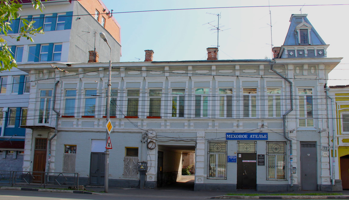 Перестроенный из двух флигелей "главный" дом усадьбы Бузиных