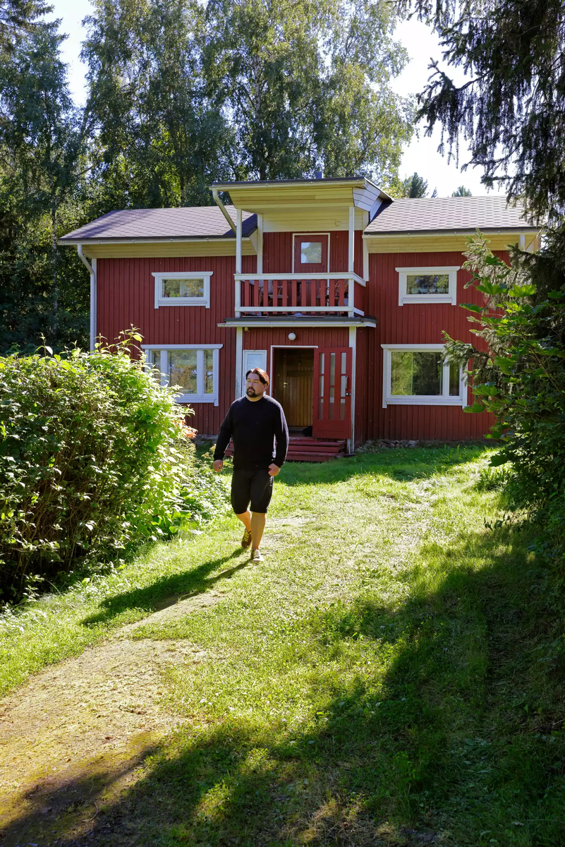 Дом находится в небольшом финском городе Коккола (население 46 тысяч человек). На фото — его нынешний владелец