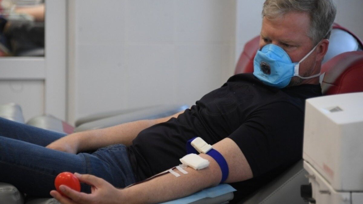     Телеведущему Валдису Пельшу сделали операцию по лечению от ишемической болезни сердца — стентирование коронарной артерии.