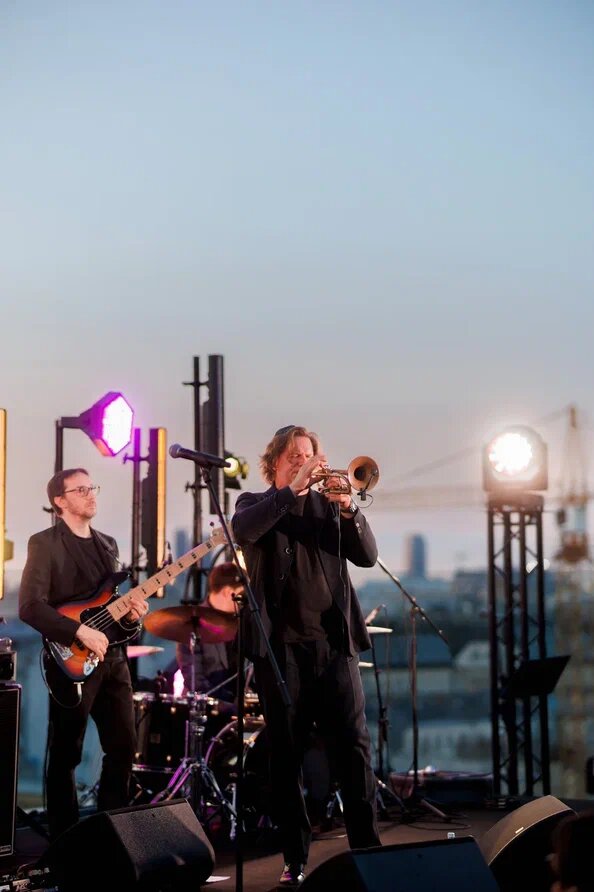    Вадим Эйленкриг и Даниил Крамер сыграли на благотворительном концерте «А-Клуба» и Solomon.help (фото 1)