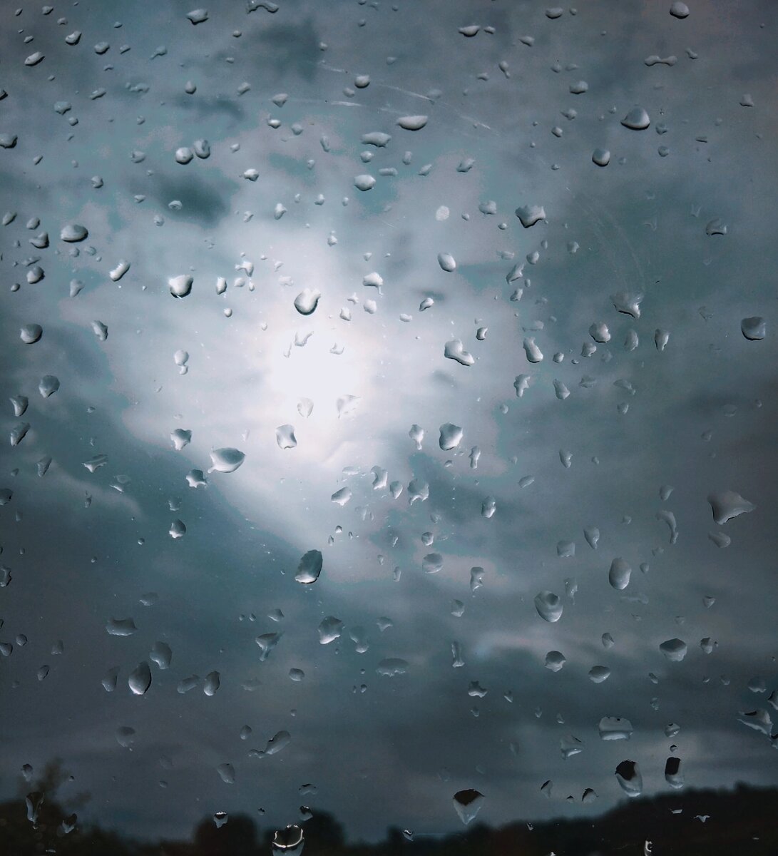 Поэтому мне бывает очень грустно, а порой и страшно. 