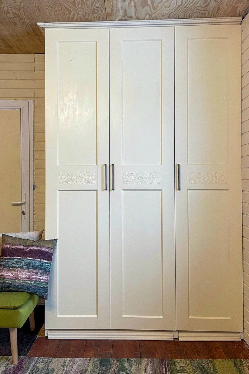 На фото: интерьер зоны прихожей в доме Анастасии @oldhome.things