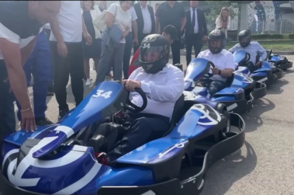    В Волгограде глава региона протестировал спортплощадки фестиваля #ТриЧетыре