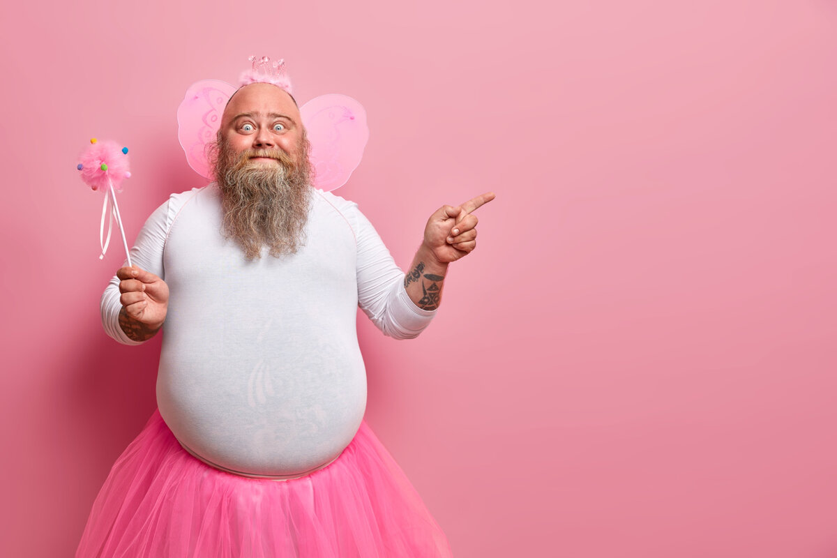 <a href="https://ru.freepik.com/free-photo/funny-man-wears-fairy-costume-invites-you-on-holiday-or-costume-party-indicates-right-at-blank-space-holds-magic-wand_13666469.htm#query=%D1%84%D0%B5%D0%B8&position=4&from_view=search&track=sph">Изображение от wayhomestudio</a> на Freepik