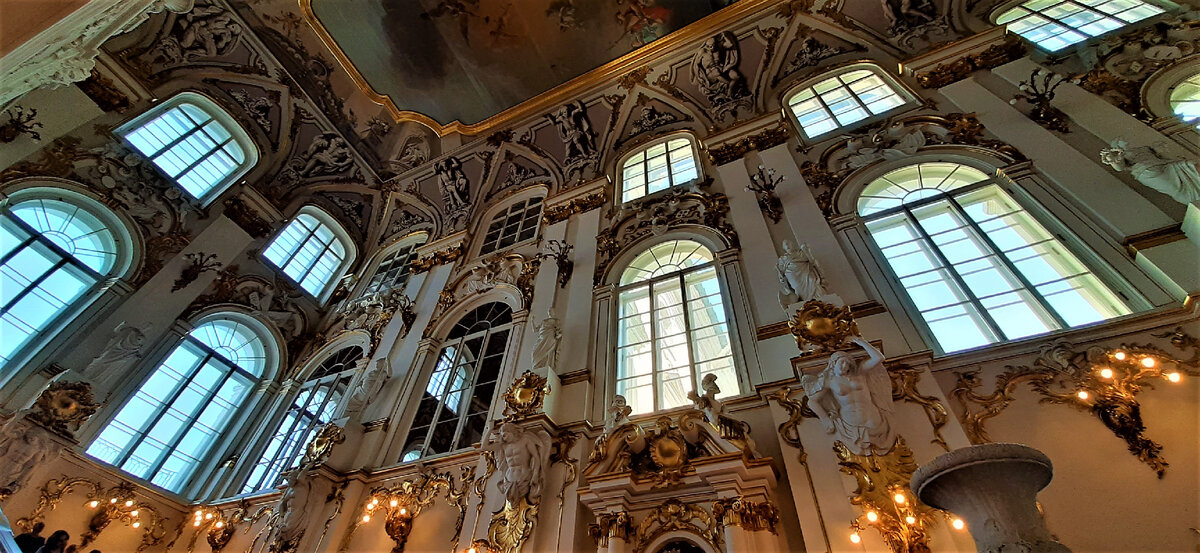 Фото автора Зимний дворец. Центральная Посольская лестница (она внизу))).