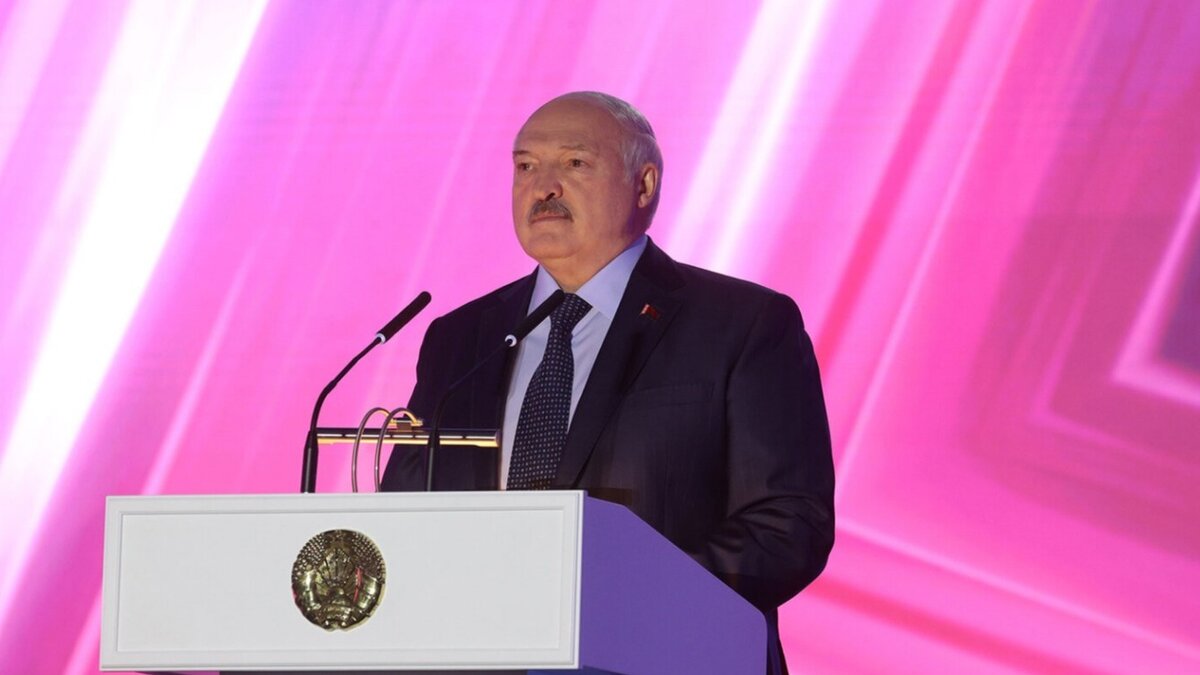     Президент Беларуси Александр Лукашенко по согласованию с президентом России Владимиром Путиным провел переговоры с руководителем ЧВК «Вагнер» Евгением Пригожиным, сообщает ТАСС со ссылкой на пресс-службу главы Республики Беларусь.