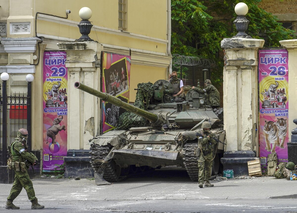 Военный переворот — Острие