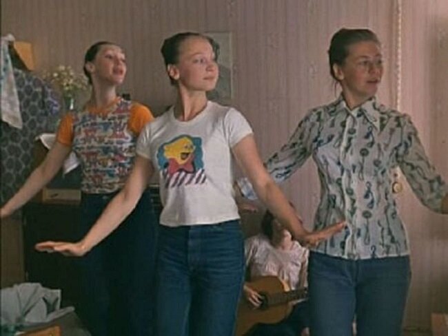 Кадр из фильма «Впервые замужем» (1979). Скриншот.