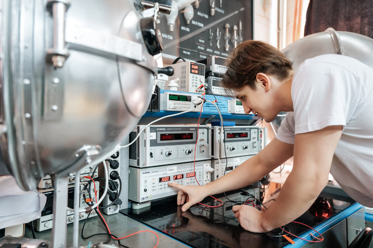 илон маск tesla spacex. инженеры будущего 2022 тула крэмз киреев. инженер электронщик. айтишник. лучшие инженеры россии.