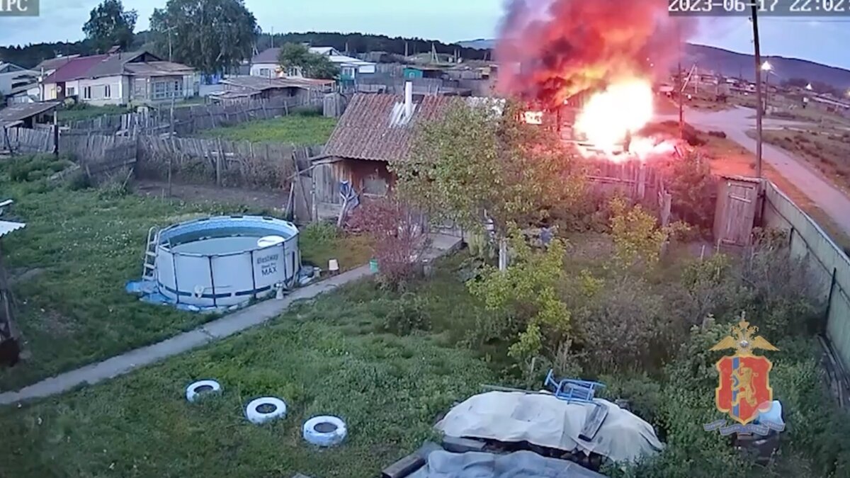     В селе Луговское случился пожар в пустующем доме. Оказалось, что его поджег местный житель из-за опасений, что его может сжечь кто-то другой.