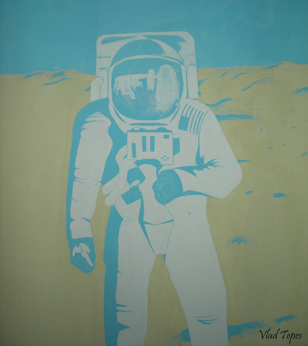 Этот сюжет буквально преследует меня с детства: то стены расписываю образами Эдвина "Базза" Олдрина, то собираю с его изображением монеты - у меня в коллекции уже штук десять таких, повторяющих данный сюжет. Фото автора
