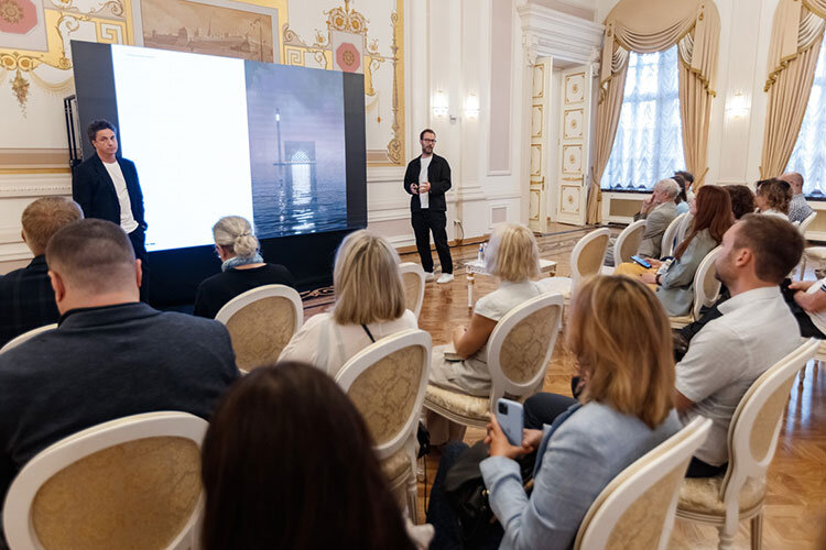    Накануне концепцию Соборной мечети, которую впервые показали на выставке «Арх Москва», а затем обсуждали с мусульманским духовенством, вынесли и на суд казанского архитектурного сообщества