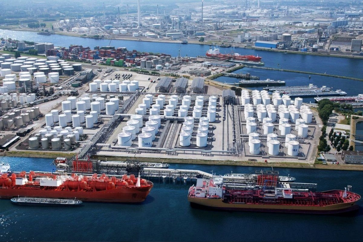 Порт в финляндии 5 букв на т. Нефтяной порт Роттердам. Морской порт Роттердам. Голландский Роттердам порт. Порт Роттердам нефтетанкер.