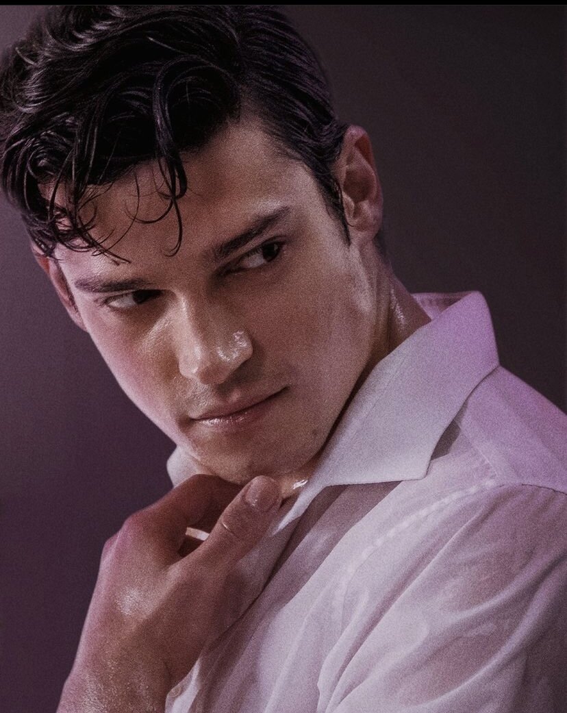 Кто он, очарованный своей пациенткой доктор или очередной аферист в поисках легкой жертвы? 