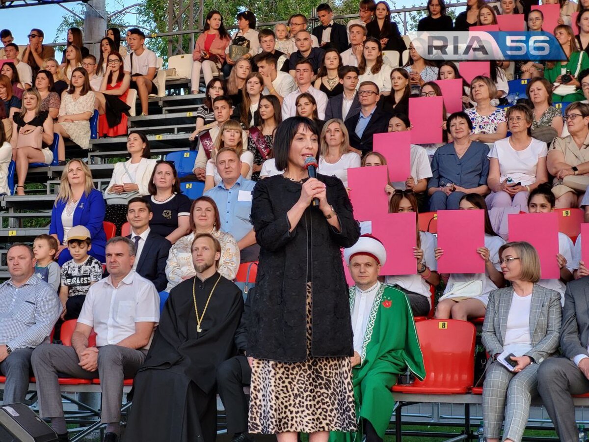  📷    В Оренбурге проходит праздник для лучших выпускников области Кристина Просвиркина