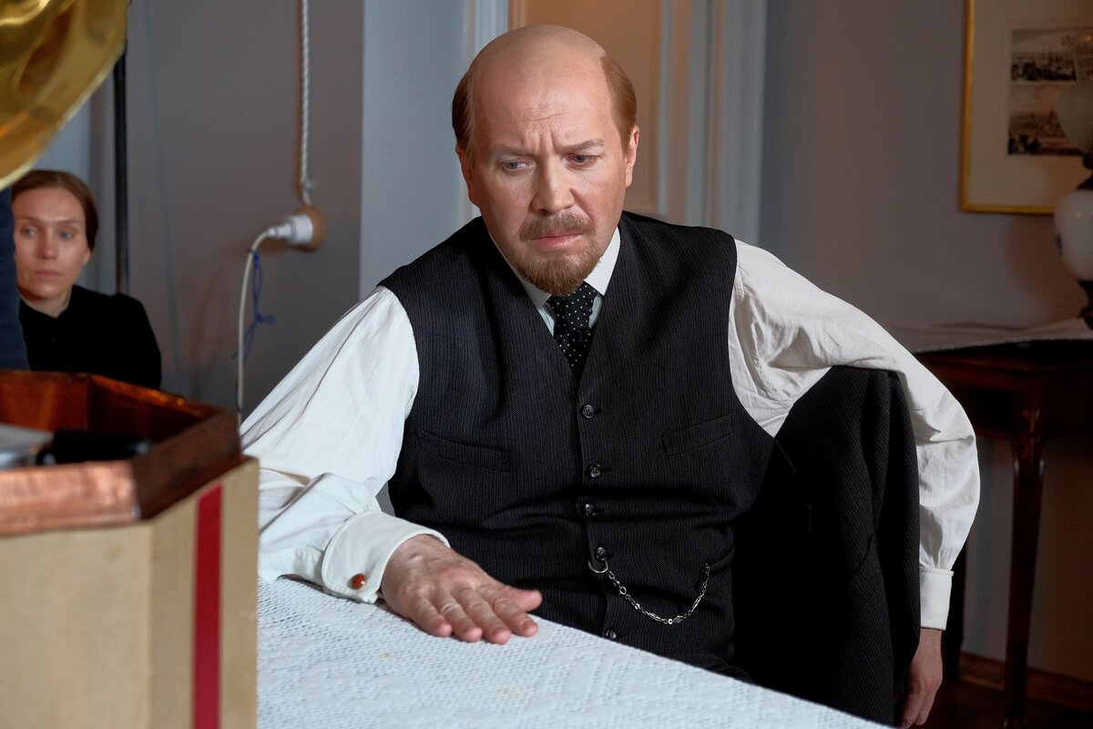 Кадр из фильма "Ленин: Неизбежность"