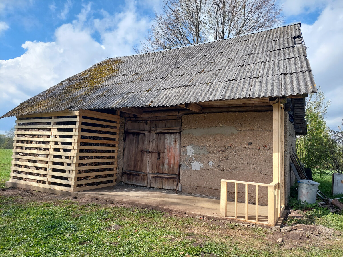 Проект готов! В галерее процесс работы и последняя фотография в качестве иллюстрации как мой двор и хлев выглядели в 2010 году.