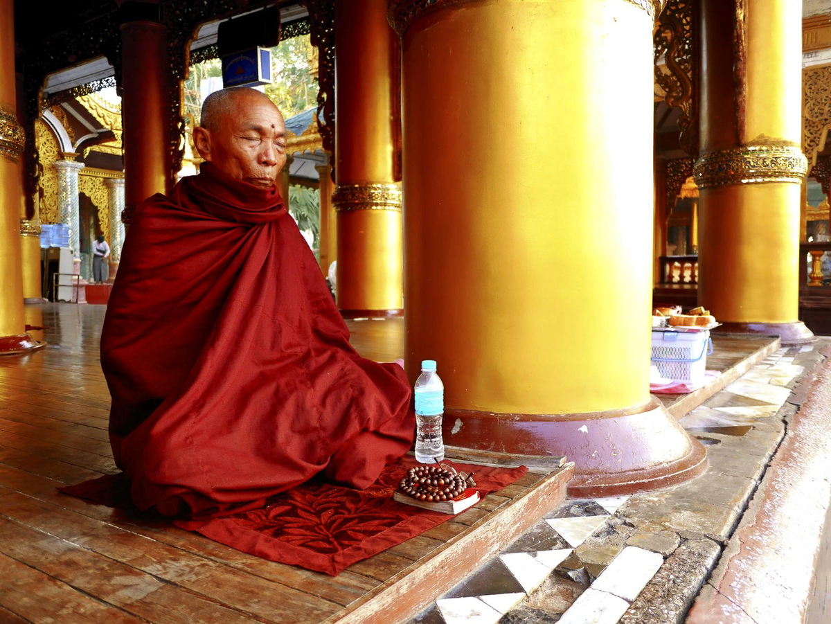 Храм молчание. Тибет храм монах. Буддистский монах Тибет. Храм даос монах медитирует. Лама монах Шаолиня.