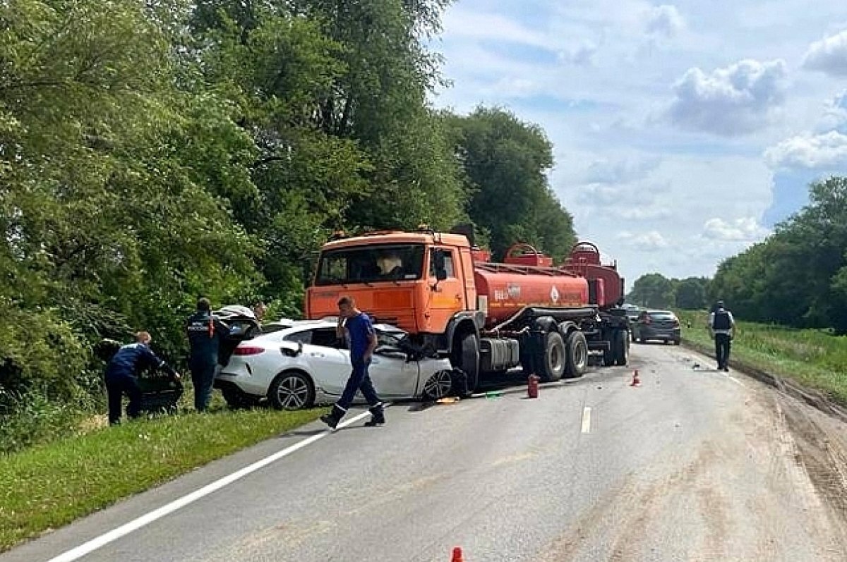    На Дону в ДТП с BMW и «КамАЗом» погиб 63-летний мужчина