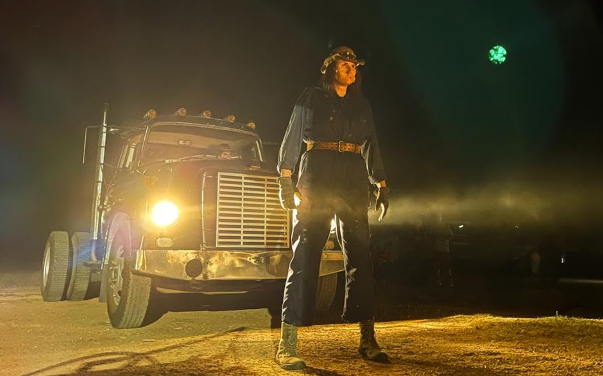 Кадр к фильму «Поворот не туда. Дом зла» 2022 г.