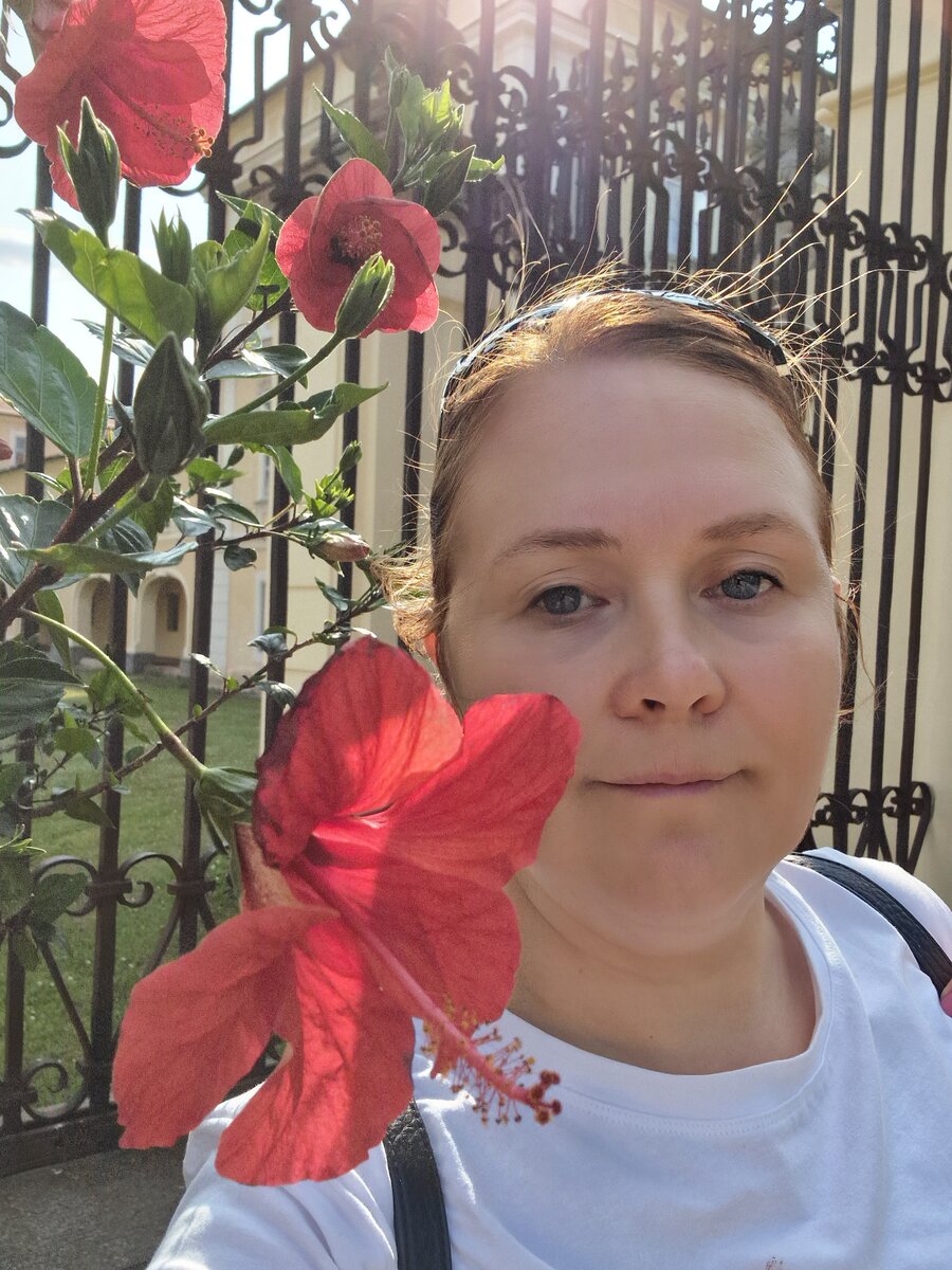 Это я с аленьким цветочком)