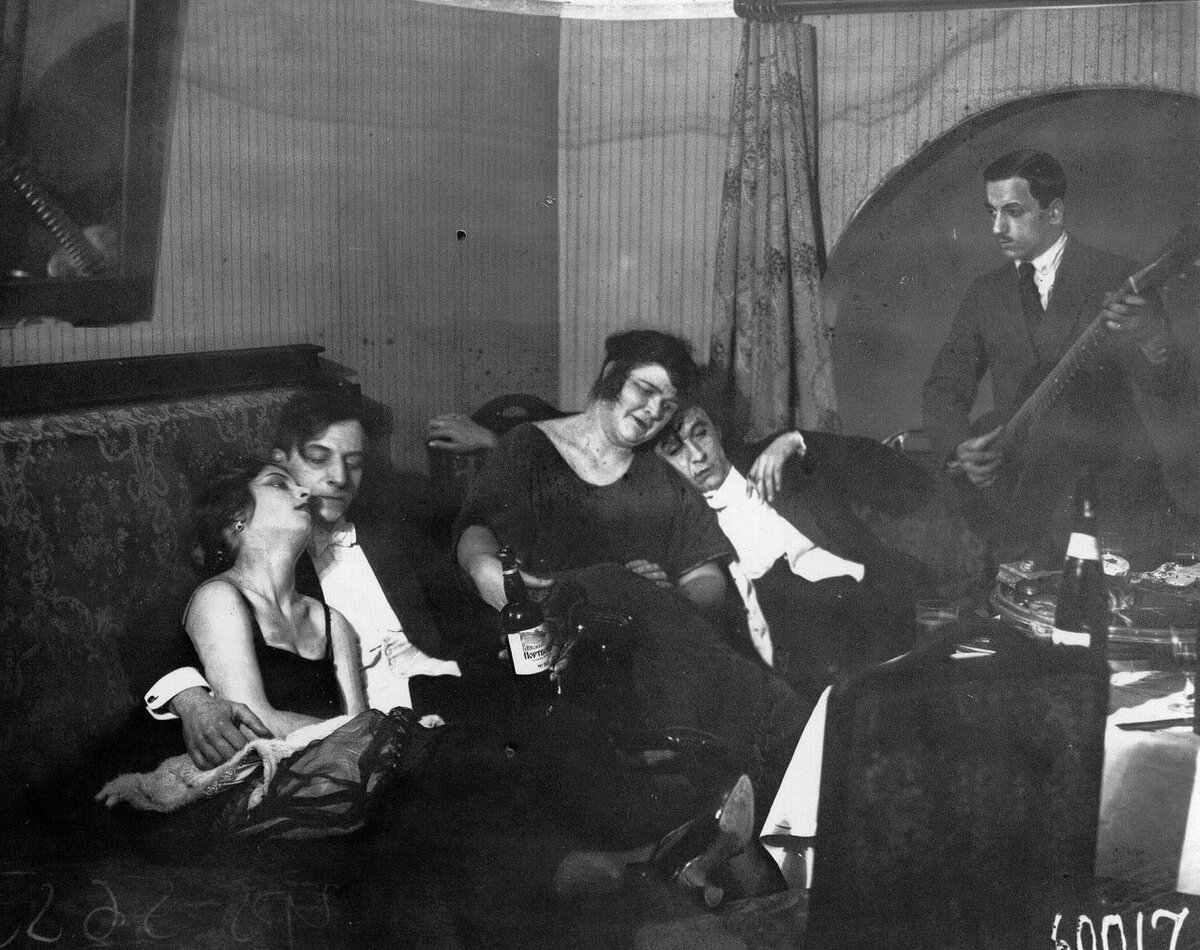 В борделе. Начало XX века