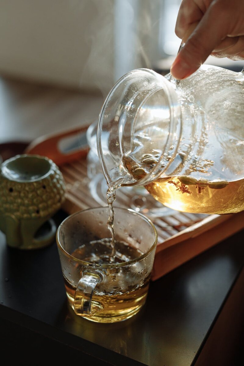 Япония славится своей уникальной чайной культурой, которая охватывает не только сам процесс приготовления и употребления чая, но и эстетику, философию и обряды, связанные с чаепитием.